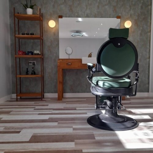 silla verde de peluqueria en his barberia madrid